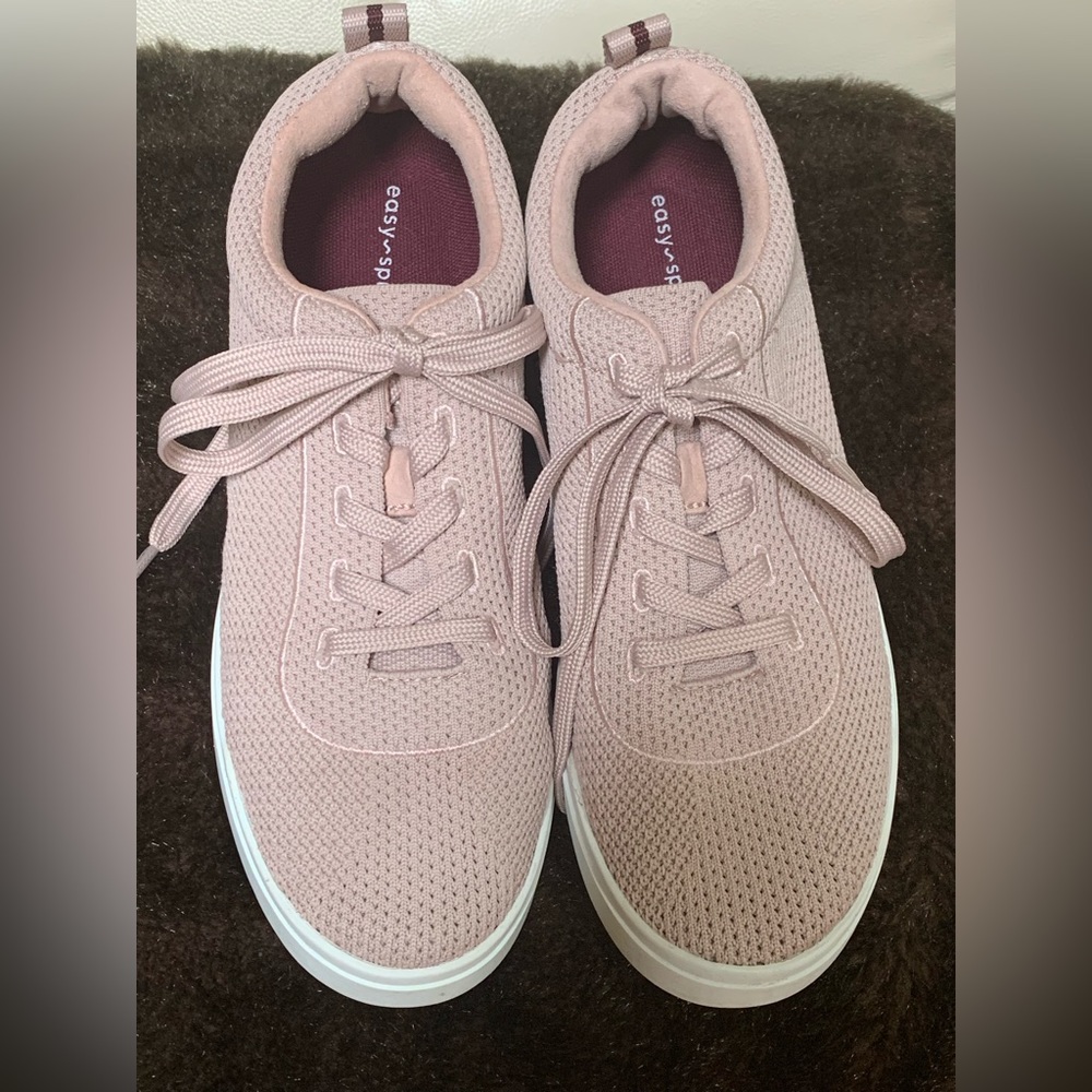 Women’s Easy Spirit Comfy Sneakers
